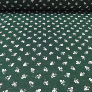 Sötétzöld alapon apró virág mintás pamutvászon