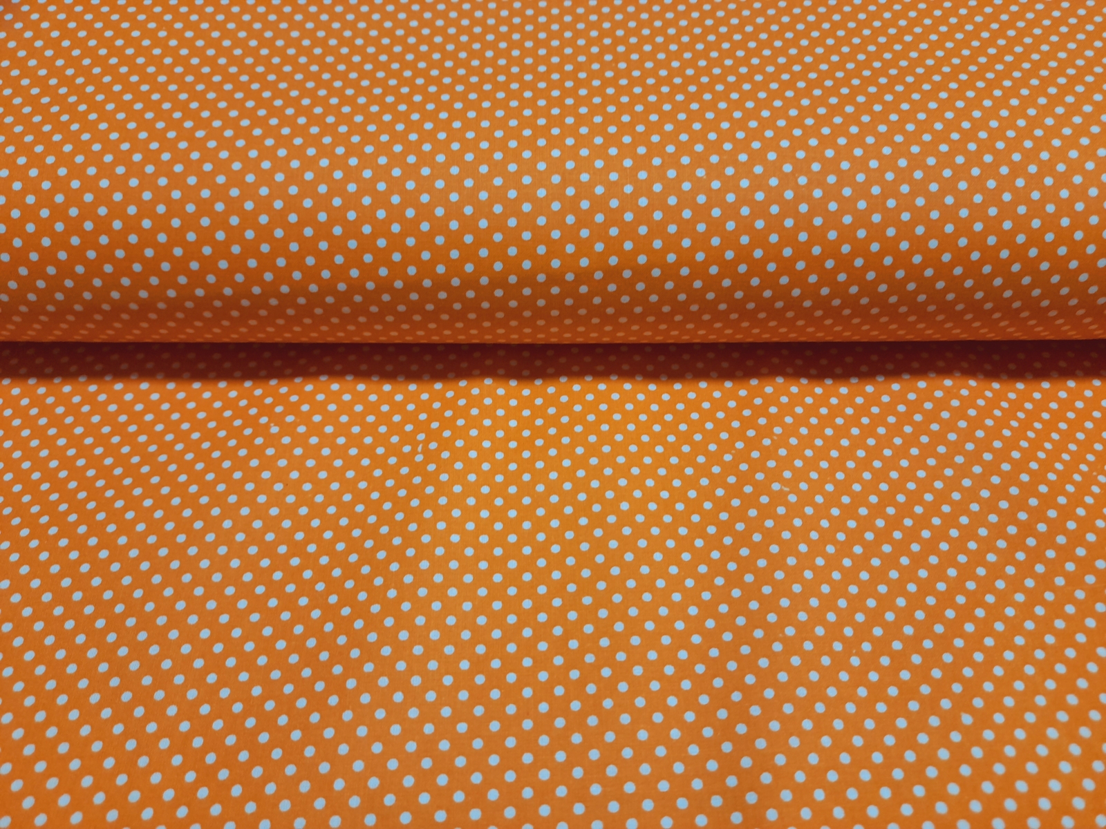 Napsárga alapon pöttyös Pamutvászon